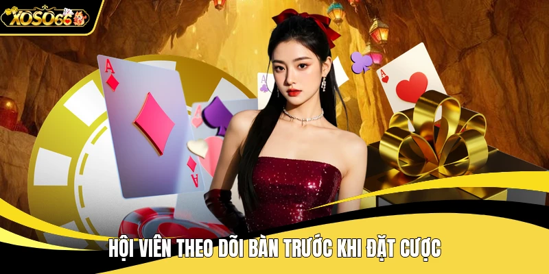 Hội viên theo dõi bàn trước khi đặt cược